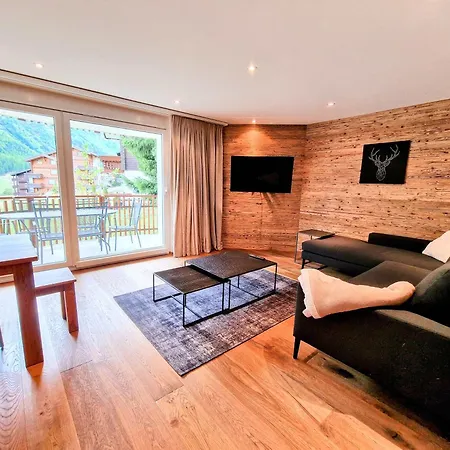 Cornelia 1 Ski-in-out Stunning Views & Sleeps 8 Ferienhaus *