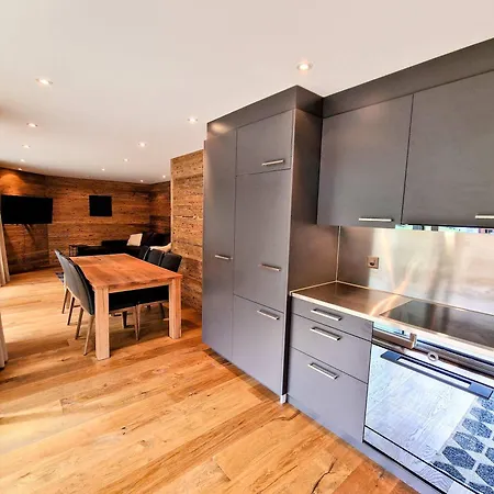 Cornelia 1 Ski-in-out Stunning Views & Sleeps 8 Holiday home *