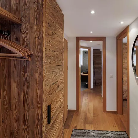 Cornelia 1 Ski-in-out Stunning Views & Sleeps 8 * Saas Fee