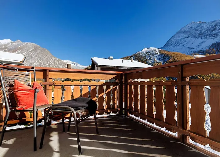 Cornelia 1 Ski-in-out Stunning Views & Sleeps 8 Nyaraló Saas Fee