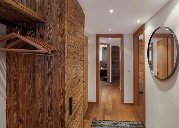 Cornelia 1 Ski-in-out Stunning Views & Sleeps 8 * Saas Fee