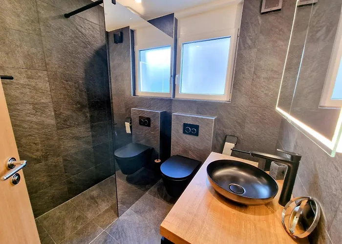 Cornelia 1 Ski-in-out Stunning Views & Sleeps 8 Saas Fee