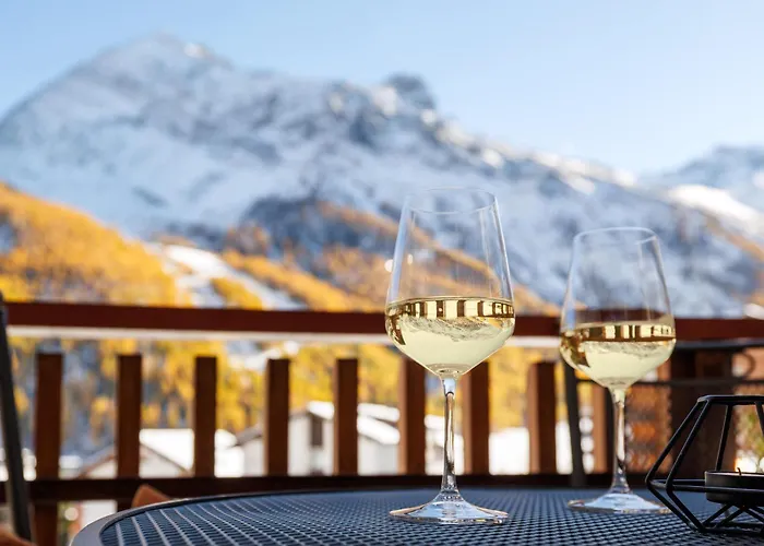 Cornelia 1 Ski-in-out Stunning Views & Sleeps 8 Saas Fee