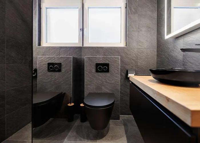 Cornelia 1 Ski-in-out Stunning Views & Sleeps 8 * Saas Fee