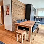 Cornelia 1 Ski-in-out Stunning Views & Sleeps 8 *