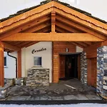 Hébergement de vacances Cornelia 1 Ski-in-out Stunning Views & Sleeps 8 Saas Fee