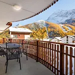 Hébergement de vacances Cornelia 1 Ski-in-out Stunning Views & Sleeps 8 Saas Fee