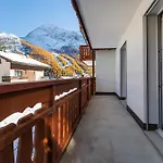 Hébergement de vacances Cornelia 1 Ski-in-out Stunning Views & Sleeps 8 *
